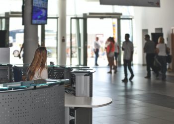 CCOO y UGT acusan a la Junta de Andalucía de falta de negociación respecto a los ceses de personal laboral temporal