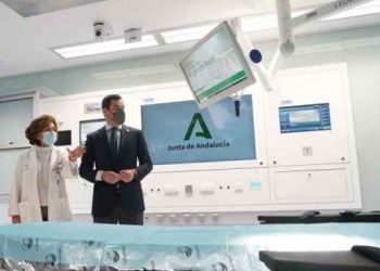 Adelante Andalucía denuncia que mientras la Junta despedía a 12.000 sanitarios regalaba a dedo 117.000 millones de euros a clínicas privadas