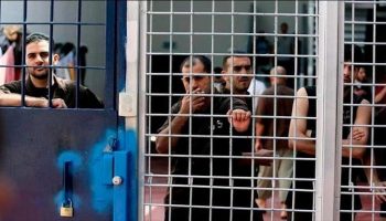 Prisioneros palestinos inician huelga de hambre en cárceles israelíes