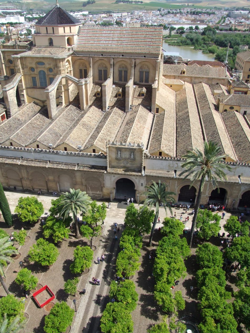 Miguel Santiago, portavoz de la Plataforma Mezquita-Catedral: «No podemos permitir que nuestro principal legado sea relegado por los intereses de una jerarquía católica»