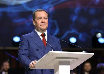 Medvedev: Occidente busca fragmentar a Rusia