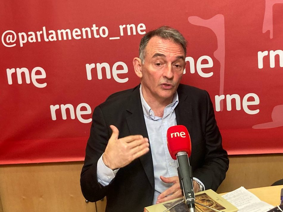 Enrique Santiago pide a los grupos que apoyan al Gobierno un “ejercicio de compromiso con la recuperación de los derechos y libertades” para “no tener que sufrir más la ‘ley mordaza’”