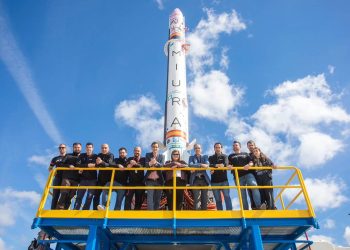 El cohete español Miura 1 se prepara para su lanzamiento