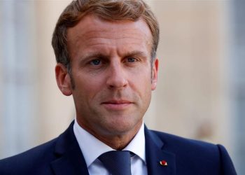 Presidente francés presenta plan de gestión del agua