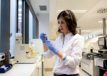La investigadora Rocío Arroyo ha desarrollado un test para detectar el cáncer de colon años antes de que aparezca