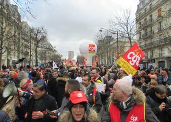 Tenso pulso gobierno-sindicatos en Francia por huelga general