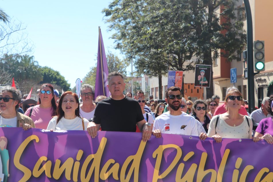 Delgado (Podemos) reclama a Moreno que “escuche a la calle” y retire la “Orden de privatización de la atención primaria”