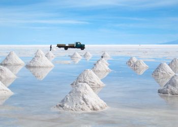 Bolivia tendrá 42 industrias de litio, una de las “mercancías más preciadas” en el mundo, afirma el presidente Luis Arce