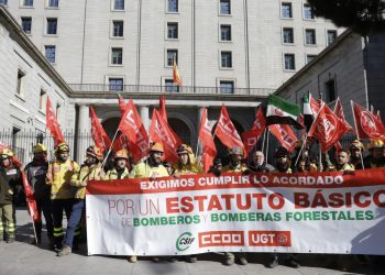 Los bomberos y bomberas forestales reclamaron su estatuto profesional ante el Ministerio para la Transición Ecológica y el Reto Demográfico