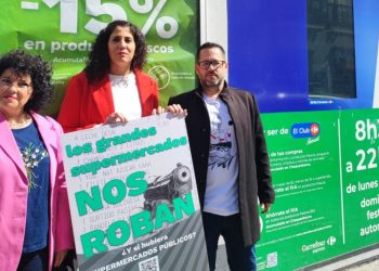 Adelante Andalucía  saca una campaña con el lema “los grandes supermercados nos roban”