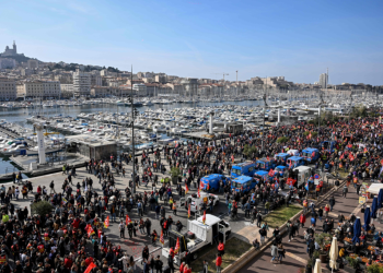 Más de dos millones de personas marcharon en Francia contra reforma de pensiones de Macron, la mayor protesta del ciclo hasta la fecha