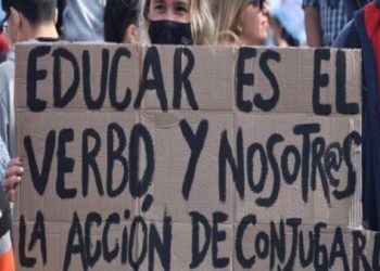 Profesores realizan paro durante reinicio de clases en Uruguay