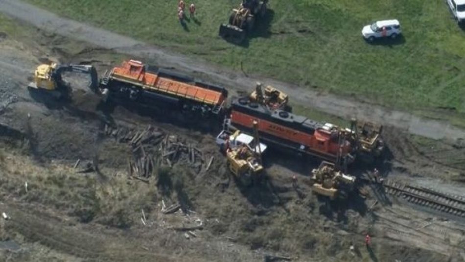 Tren de carga se descarrilla en Washington, EE.UU.