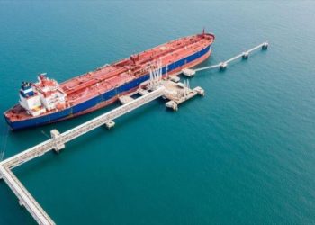Petrodólar en peligro: China cierra su primer acuerdo de gas en yuan
