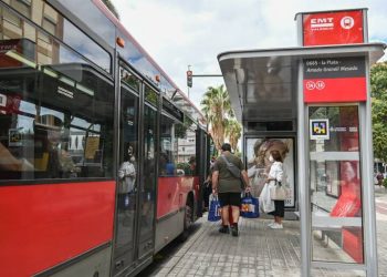 Compromís creará la Tarjeta Verde que ofrecerá acceso gratuito al transporte público a quien dé de baja un vehículo particular