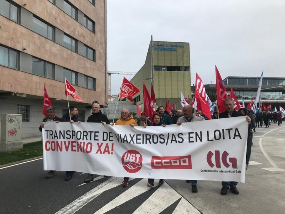 O sector de transporte de viaxeiras/os irá á folga os días 27 e 28 de abril en toda Galiza