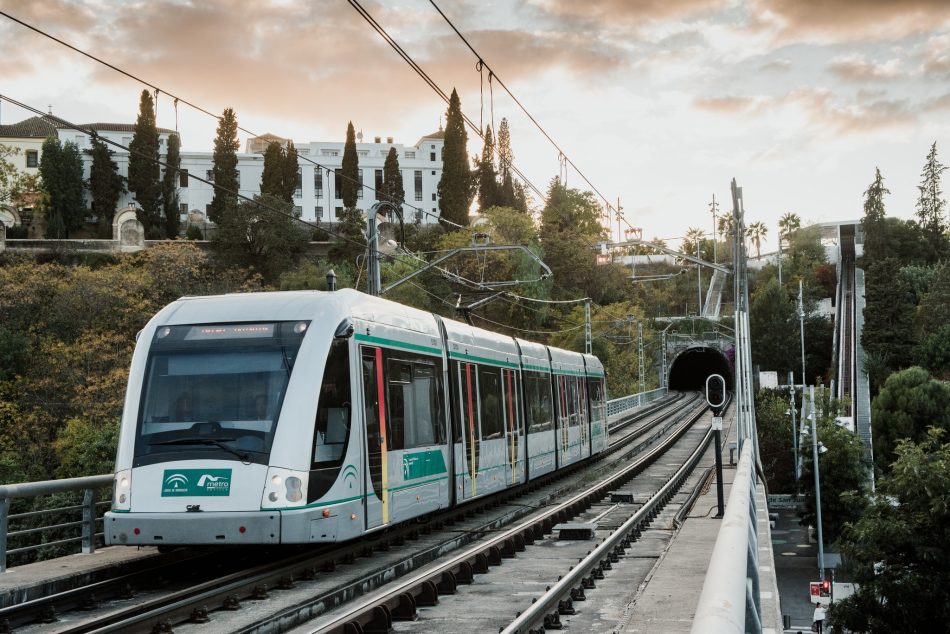 Adelante Andalucía denuncia que el metro de Sevilla oculta materiales cancerígenos en el uso de frenado