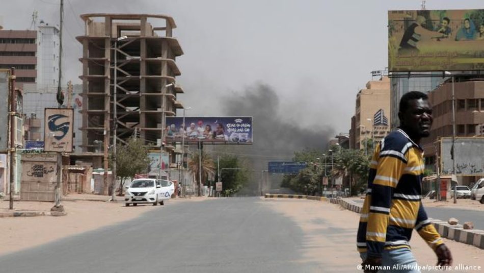 Los enfrentamientos armados continúan en Sudán tras dos semanas