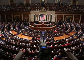 Estadounidenses rechazan interferencia del Congreso en casos de Trump