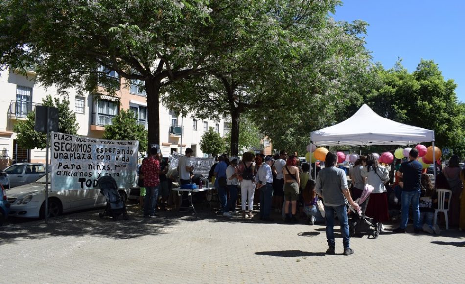 Jornada lúdica y cultural para reclamar la reforma de la plaza Pedro Vallina (Sevilla)