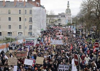 La CGT francesa convoca dos grandes movilizaciones el 20 y 28 de abril contra la reforma de las pensiones