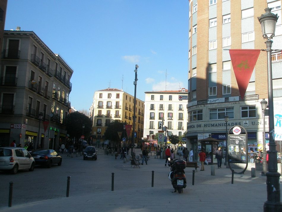 Un vídeo de una actuación policial en Lavapiés desata la indignación vecinal por la violencia empleada por los agentes