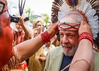 Lula visita Campamento Tierra Libre que reúne a indígenas en Brasilia
