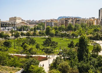 Ada Colau defensa al primer debat d’alcaldables una baixada de vehicles a l’Eixample