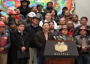 Gobierno de Bolivia y la COB acuerdan un incremento salarial