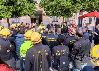 Bomberos forestales reivindican en Valencia un convenio digno para este servicio esencial