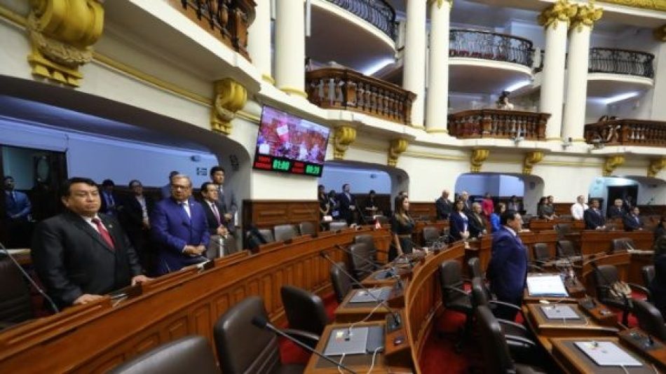 Congreso rechaza debatir vacancia contra presidenta de Perú