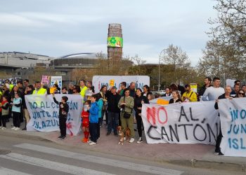 Los afectados por los nuevos cantones-basurero del Ayuntamiento de Madrid se unen con el fin de exigir la reubicación de todos