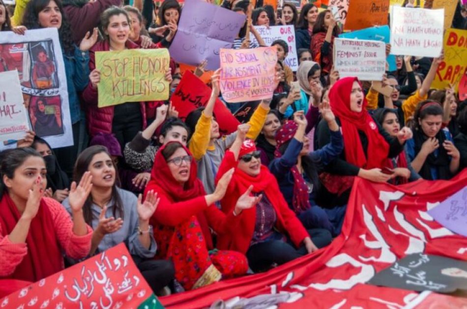 Pakistán colapsa