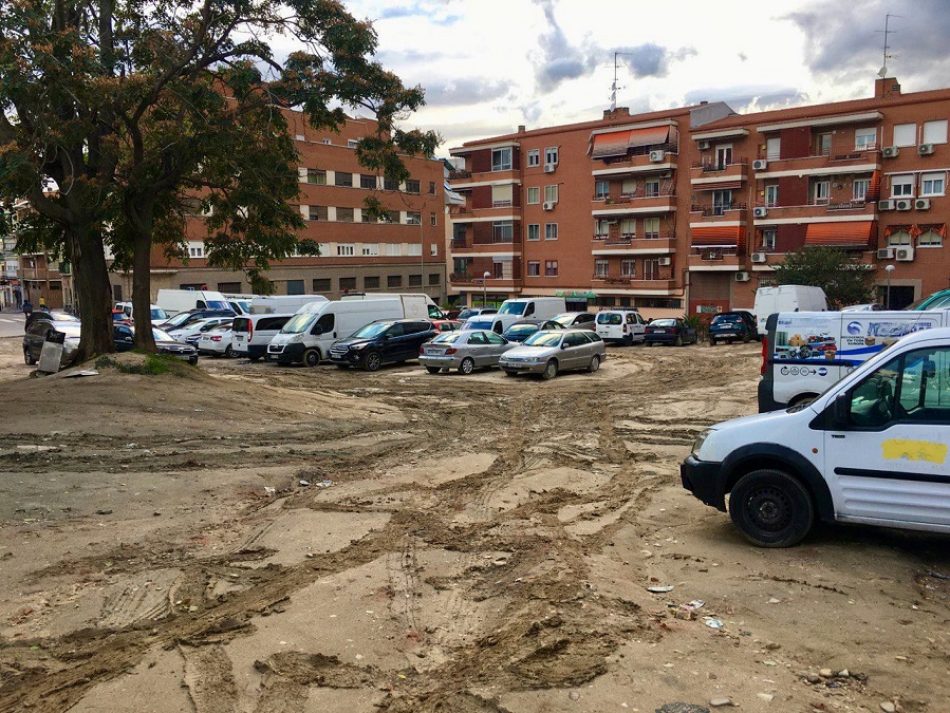 Piden la remodelación urgente del solar abandonado de la calle Puerto de Canfranc (Puente de Vallecas, Madrid)