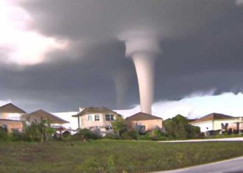 Destrozos y apagones en Florida, EEUU, tras el paso de un tornado