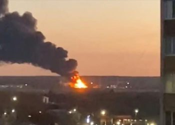 Ataque con dron incendia una refinería de petróleo en Rusia
