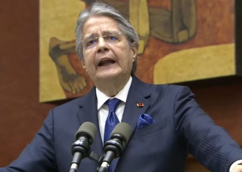 Presidente de Ecuador disuelve la Asamblea Nacional