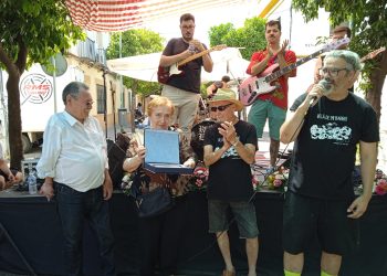 Homenaje en la Velá de Santa Justa a la Plataforma Ciudadana Salvemos la Fabrica de Vidrio La Trinidad