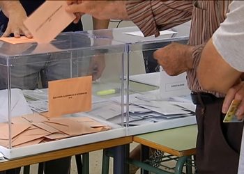 El PP rentabiliza la debacle de Ciudadanos en unas elecciones municipales y autonómicas marcadas por la desmovilización de la izquierda
