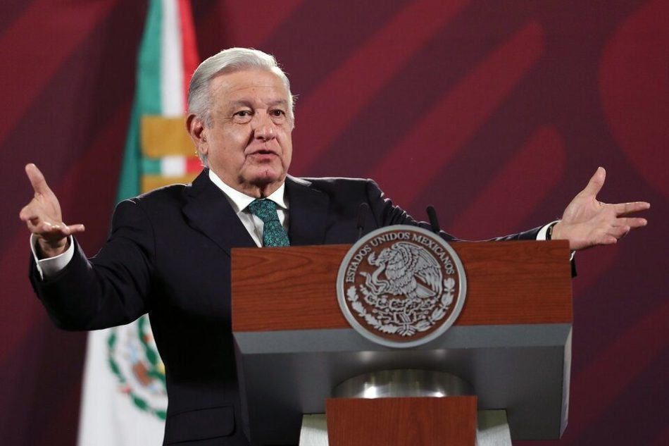 El Congreso golpista que ampara a Dina Boluarte pide declarar a López Obrador persona “non grata”