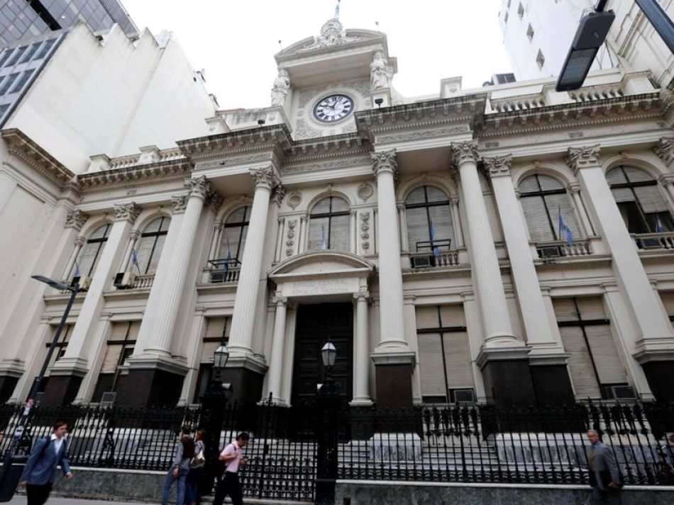 Argentina proyecta controlar su inflación