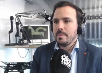 Alberto Garzón destaca que las elecciones del 28M “no son en clave nacional” y señala que la sociedad es “suficientemente lista para votar de manera dual en clave local y autonómica”