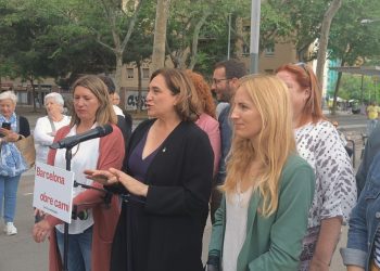 Aïda Llauradó i Ada Colau reivindiquen la unió del Trambaix i el Trambesòs