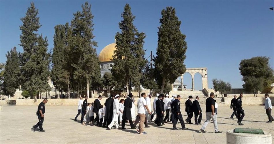 Colonos israelíes asaltan mezquita de Al-Aqsa en Jerusalén