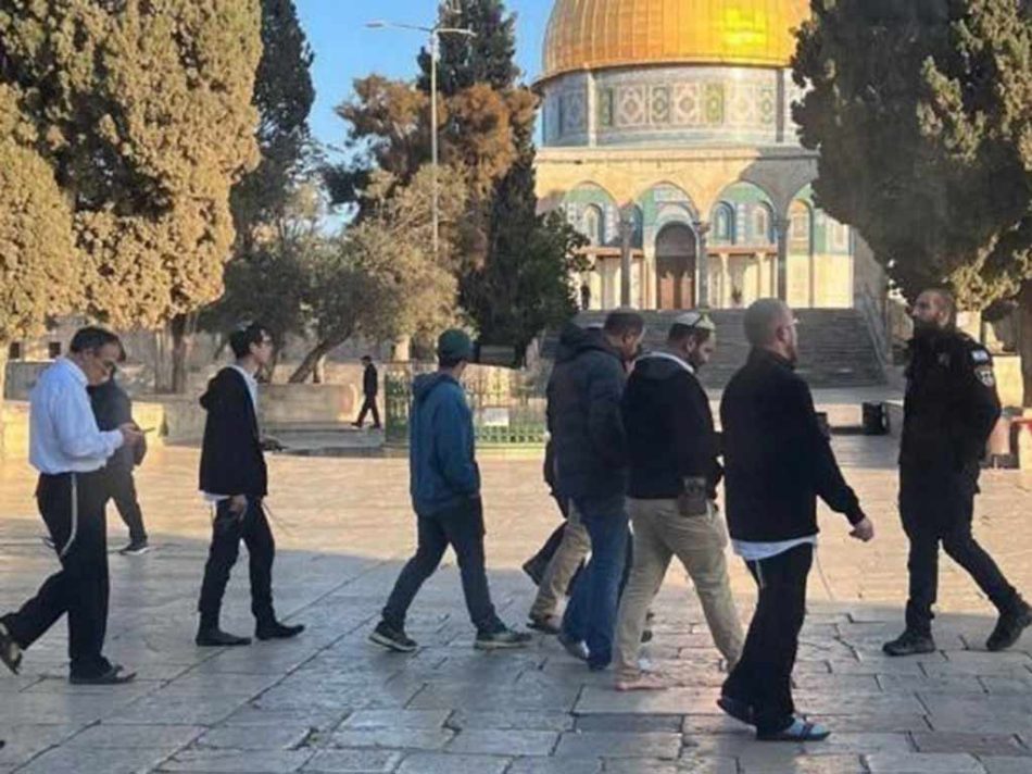 Colonos israelíes asaltan la mezquita de Al-Aqsa