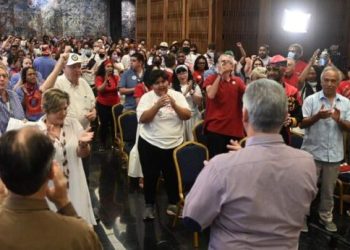 «Hemos venido al encuentro con la verdad del pueblo cubano, en medio de los difíciles momentos económicos que atraviesa»: 300 militantes de EEUU se reúnen con Díaz-Canel
