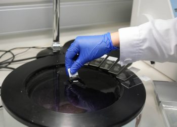La córnea artificial desarrollada en Granada finaliza con éxito su primer ensayo en pacientes
