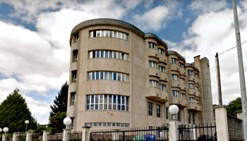 Traballadoras da residencia de Sarria afectadas pola espionaxe estudan iniciar accións legais contra o ex concelleiro