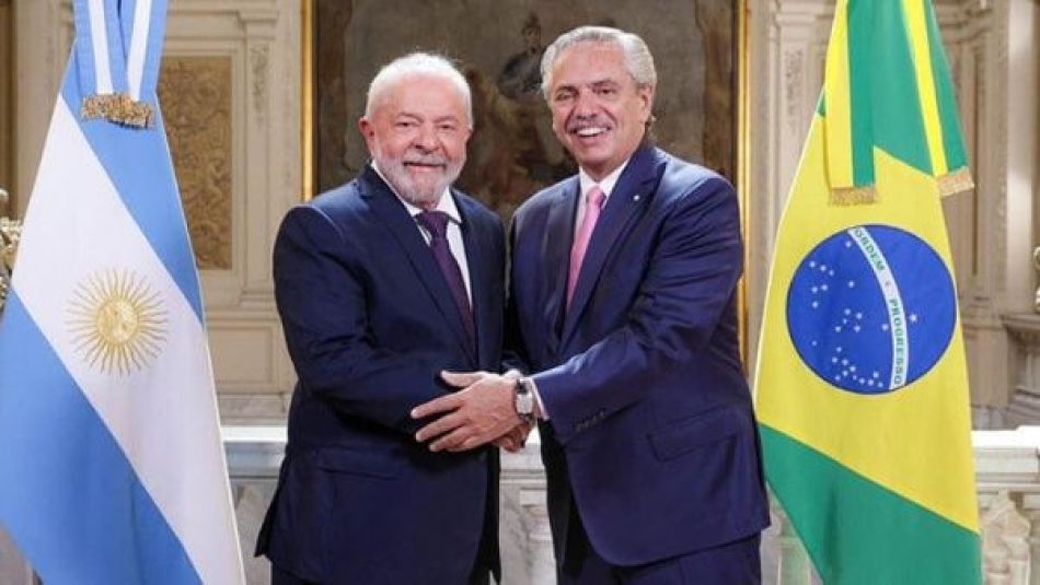 Presidente argentino viaja a Brasil para cumbre regional sobre Unasur