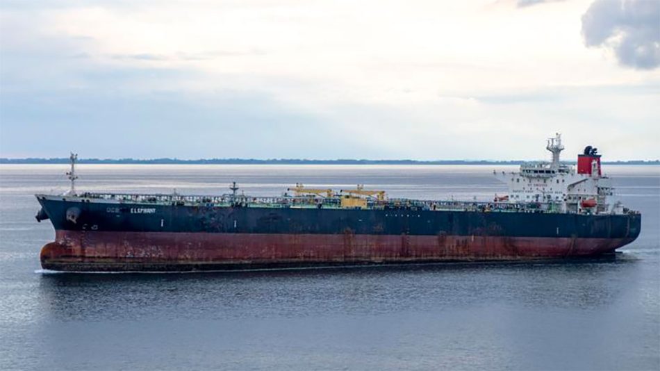 Mitma sanciona al buque “Elephant” por hacer trasbordo de hidrocarburos en las aguas de Ceuta